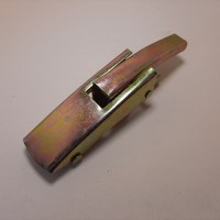 Замок капота