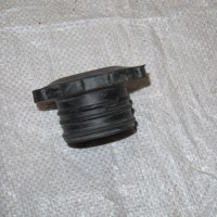 Кришка маслозаливна гумова д=40/43  (3 кільця) Д=65 KM385BT
